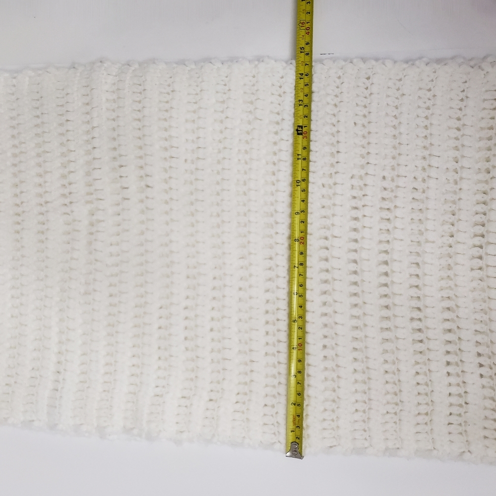 Victoria’s Secret Womens Winter White Knit Infinity Scarf Boho - Picture 3 of 6